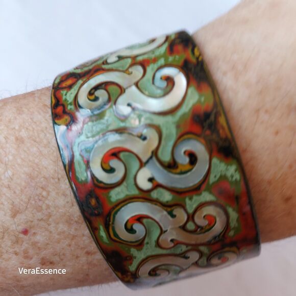 Vintage Black Lacquer and Mother of Pearl Enamel Cuff Boho Bracelet - Picture 8 of 9